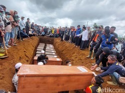 10 Korban Longsor yang Belum Teridentifikasi Dimakamkan di Satu Lubang