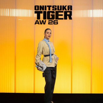 Raisa Tampil Modis Hadiri Peragaan Onitsuka Tiger di Milan Fashion Week