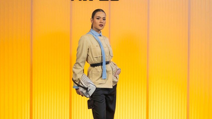 Raisa Tampil Modis Hadiri Peragaan Onitsuka Tiger di Milan Fashion Week