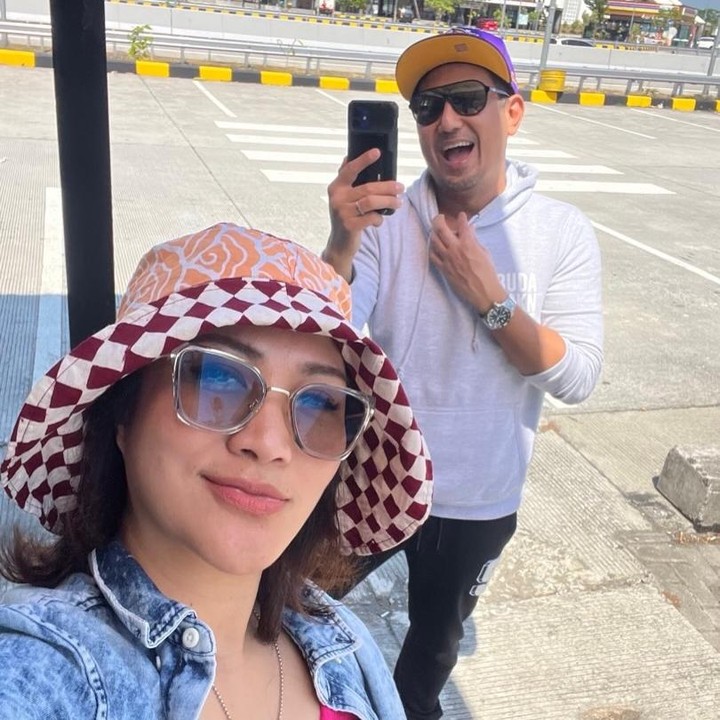 <p>Ia juga mendoakan sang suami agar didatangkan segala hal baik, termasuk kesehatan, panjang umur, hingga rezeki yang berlimpah. &ldquo;Semoga Tuhan selalu memberkahimu dengan kesehatan, umur panjang, rezeki yang bermanfaat, dan kebahagiaan sepanjang masa,&rdquo; ungkapnya.&nbsp;(Foto: Instagram @sabriakono)</p>