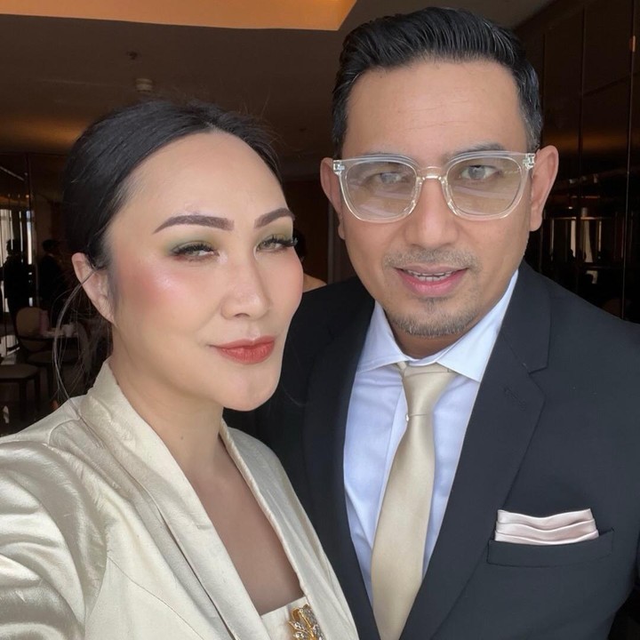 <p>Kebahagiaan tengah menyelimuti penyanyi Rio Febrian yang baru saja bertambah usia pada 25 Februari lalu, Bunda. Ia merayakan ulang tahun ke-45 secara sederhana bersama istri, Sabria Kono, dan kedua putranya. (Foto: Instagram @sabriakono)</p>