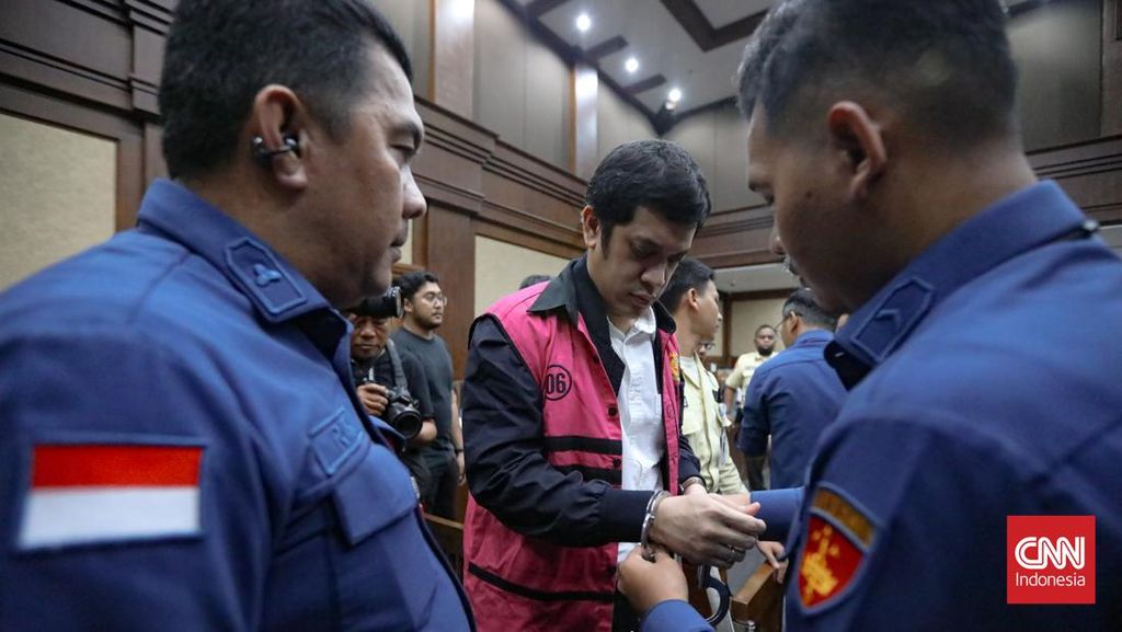 FOTO: Anak Riza Chalid, Kerry Adrianto Divonis 15 Tahun Penjara