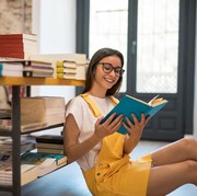 3 Ciri Kepribadian Orang yang Sering Nongkrong Lama di Toko Buku Meski Tak Beli Apa-Apa