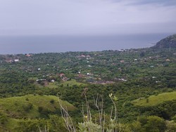 Pesona Bukit Batu Kursi: Mendaki, Pura, dan Panorama Teluk Pemuteran