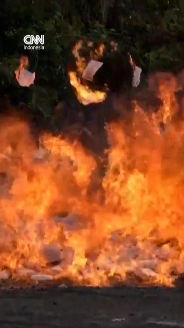 Pemerintah Republik Dominika Bakar 2,5 Ton Narkoba Sitaan