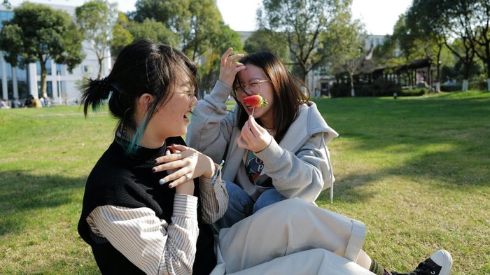 Tidak takut kerentanan. Mereka autentik dan cenderung cuek dengan citra diri sempurna.
