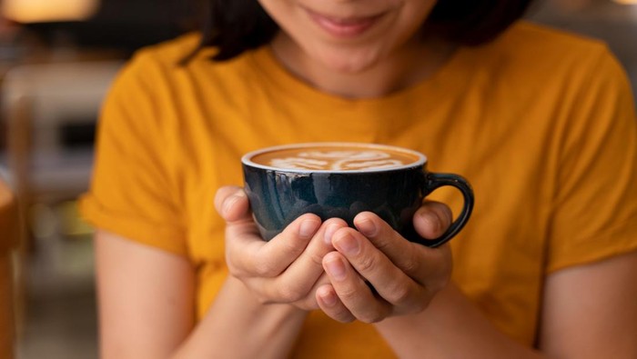 5 Tips Mengurangi Efek Kafein Tanpa Menghentikan Kebiasaan Minum Kopi