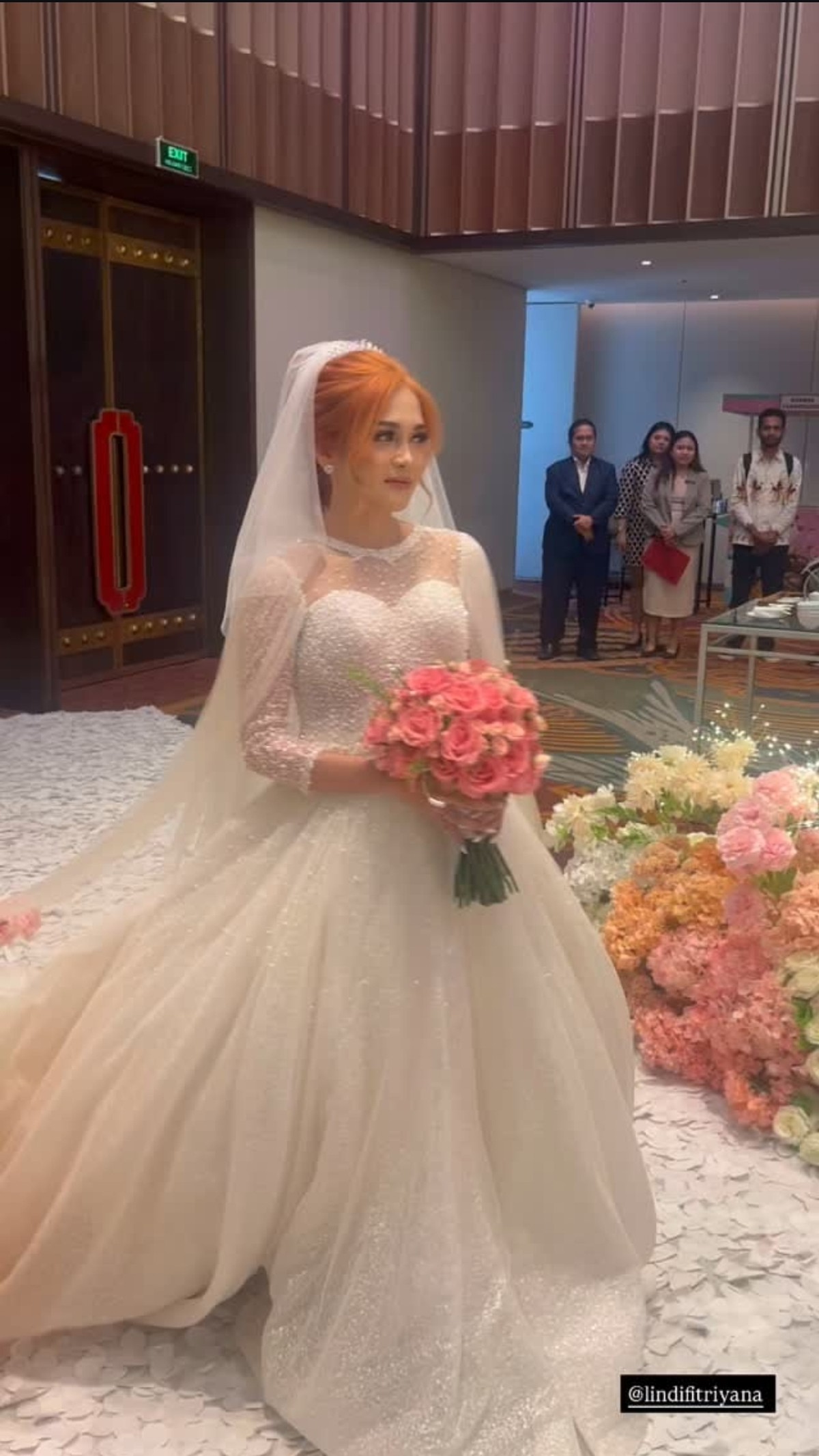 Virgoun menikah dengan Lindi Fitriyana&period;