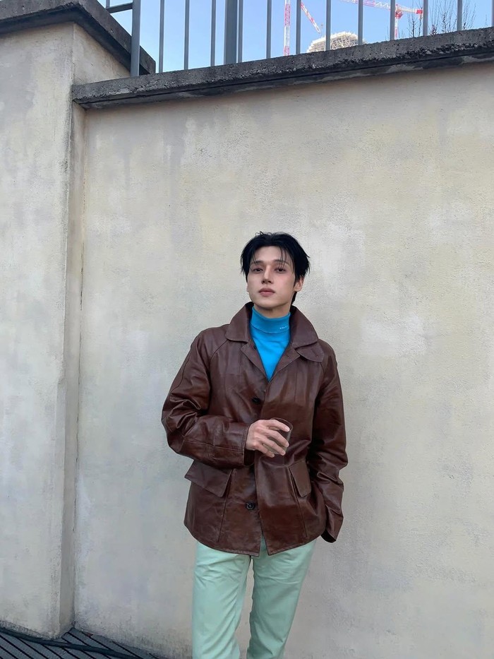 Prada show bukan menjadi agenda fashion week pertama Wooyoung. Sebelumnya, ia juga beberapa kali menghadiri fashion show dari Courr&egrave;ges pada 2025 lalu./ Foto: instagram.com/wooyounggg__