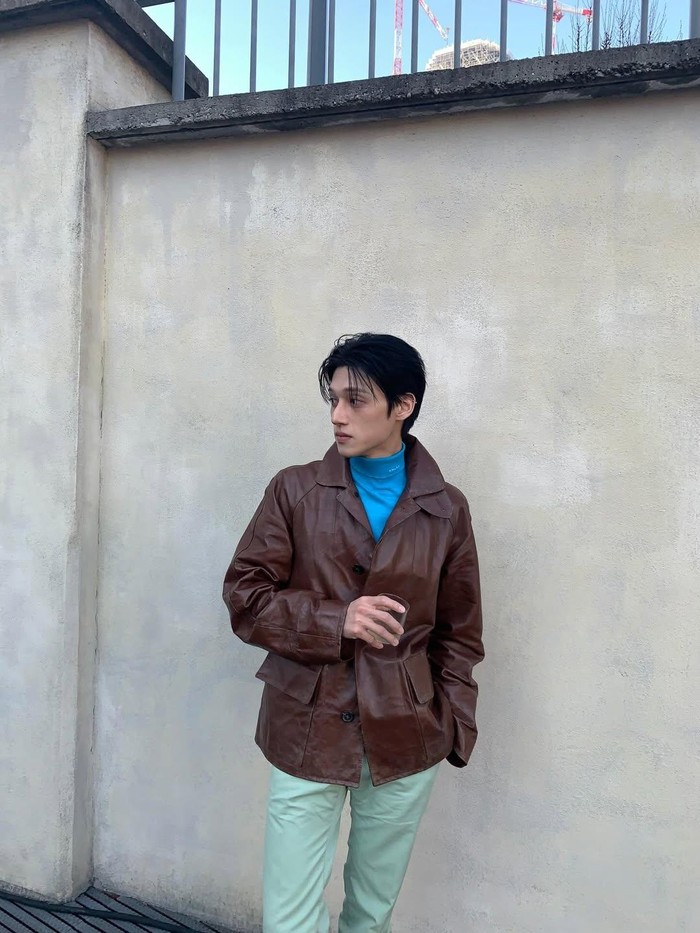 Dipadukan dengan gaya rambut lurus berwarna hitam, gaya Wooyoung ATEEZ makin terlihat menawan, Beauties./ : instagram.com/wooyounggg__