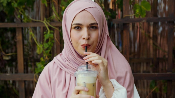 5 Tips Aman Minum Kopi di Bulan Puasa, Jenis dan Waktu Terbaiknya Menurut Dokter