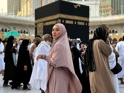 Terungkap Isi Doa Enno Lerian Saat Umrah Perdana: Cuma Mau...