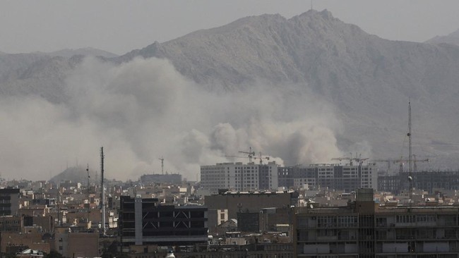 Ledakan juga terdengar di Uni Emirat Arab, Kuwait, dan Qatar di tengah serangan AS dan Israel ke Iran pada Sabtu (28/2).