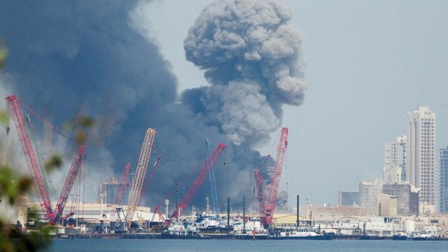 Sejumlah ledakan juga mengguncang Manama, Bahrain pada Sabtu (28/2).