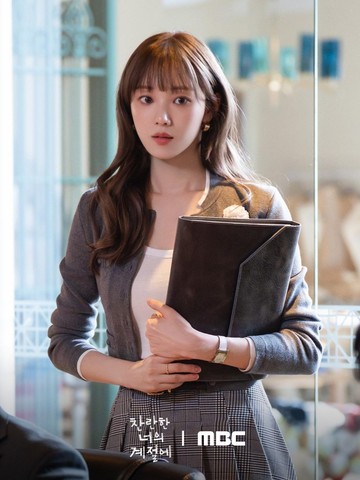 Potret Beda Gaya Lee Sung Kyung dari Drakor Lama hingga Terbaru, Menawan Semua!