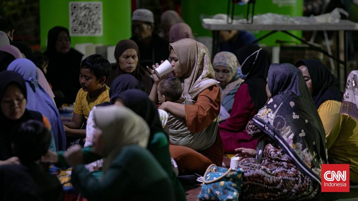 Ternyata Begini Hukumnya Makan Terang-terangan Saat Orang Berpuasa