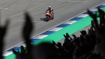 Kabar Sport CNN Terbaru : FOTO: Marc Marquez Penalti, Acosta Juara Sprint Race MotoGP Thailand