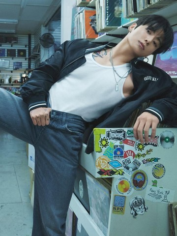 5 Potret Jungkook BTS Bintangi Spring Campaign Terbaru Calvin Klein