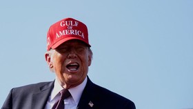 Trump Beber Trik AS-Israel Bunuh Khamenei dalam Serangan Gabungan