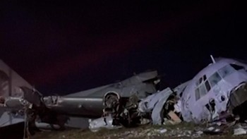 Penampakan Pesawat Bawa Uang Kertas Jatuh di Bolovia