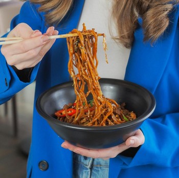 4 Ciri Kepribadian Orang yang Suka Makan Pedas