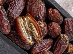 5 Manfaat Biji Kurma buat Skincare Alami yang Bikin Kulit Sehat