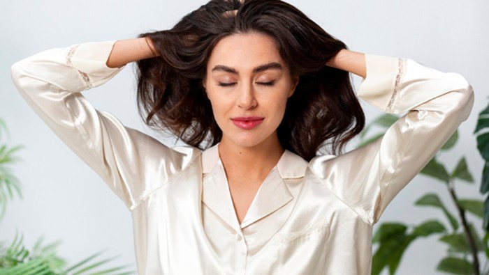5 Kebiasaan yang Membuat Rambut Cepat Lepek