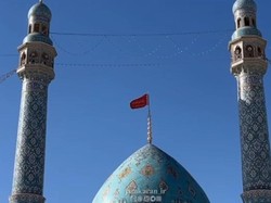 Khamenei Tewas, Bendera Merah Dikibarkan di Masjid Jamkaran Iran
