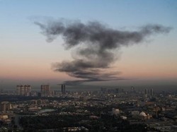 Membalas! Iran Serang 27 Pangkalan AS, Ledakan Terdengar di Dubai-Doha