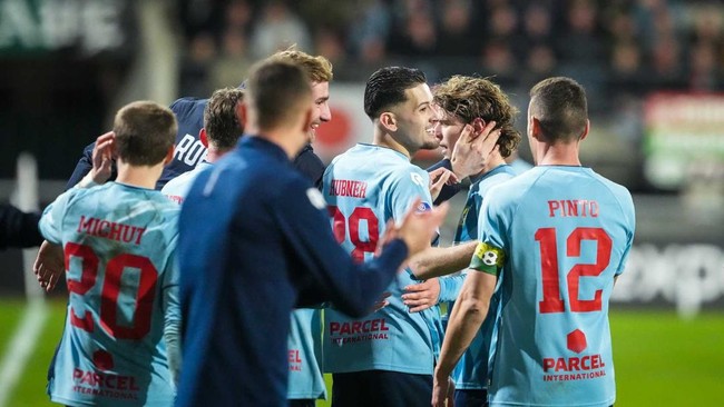 Justin Hubner mencetak gol pertama untuk Fortuna Sittard dengan gaya selebrasi Cristiano Ronaldo. Gol tercipta lewat sundulan saat melawan NEC Nijmegen.