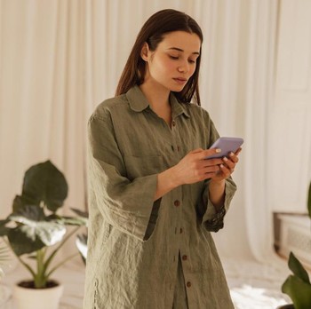 3 Ciri Kepribadian Orang yang Lebih Pilih Chat daripada Telepon Menurut Psikolog