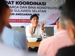 Aspal Jalan Hertasning Makassar Rusak Akibat Hujan, Pemprov Sulsel Perbaiki