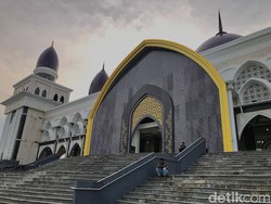 Megahnya Masjid Berkubah Ungu di Palangka Raya, Terinspirasi dari Batu Kecubung