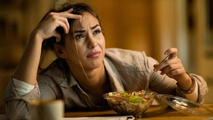 Makan karena Lapar atau Emosi? Kenali Tanda Emotional Eating dan Cara Mengatasinya
