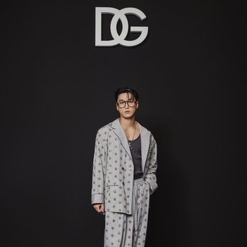 5 Penampilan San ATEEZ Saat Menghadiri Dolce & Gabbana Show di Milan Fashion Week