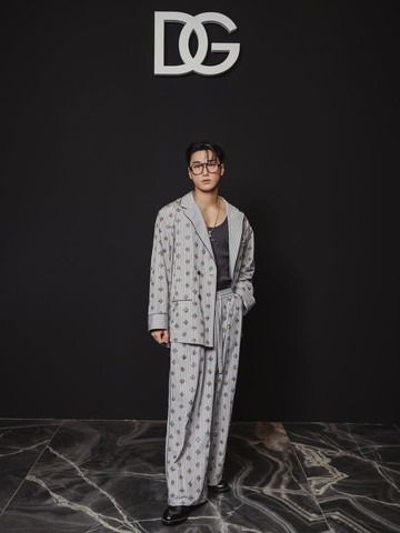 5 Penampilan San ATEEZ Saat Menghadiri Dolce & Gabbana Show di Milan Fashion Week