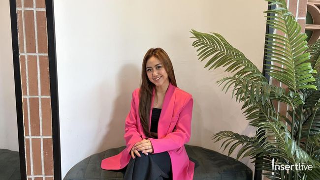 Sisca Saras Bongkar Pengalaman Kolaborasi Perdana dengan Musisi Internasional