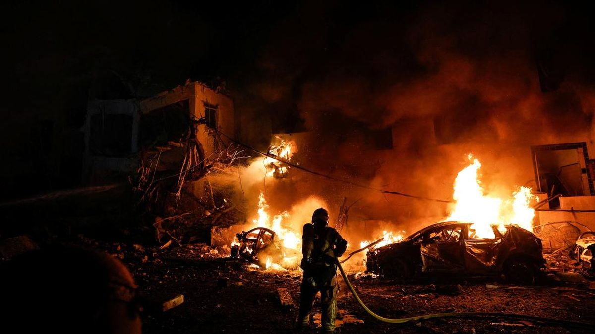 Serangan Rudal Iran Hantam Kilang Minyak Bahrain hingga Tel Aviv