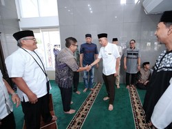 Kemensos Salurkan Santunan ke Ratusan Anak Yatim di Bekasi
