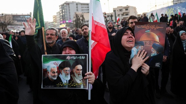 Suasana duka menyelimuti Kota Mashhad, Iran, menyusul konfirmasi kematian Pemimpin Tertinggi Ayatollah Ali Khamenei dalam serangan AS-Israel, Sabtu (28/2).