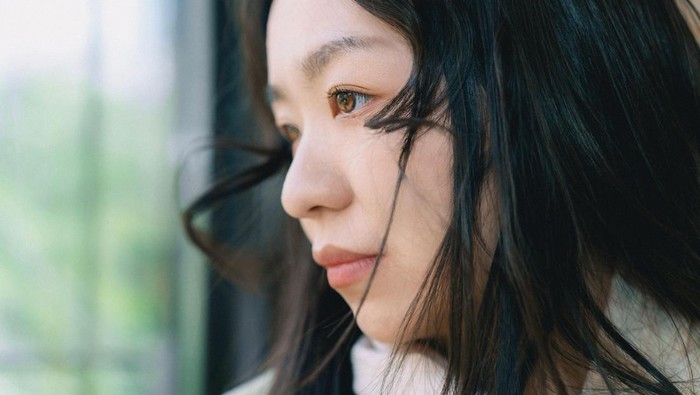 5 Ciri Kepribadian Orang yang Suka Bengong saat Sendirian