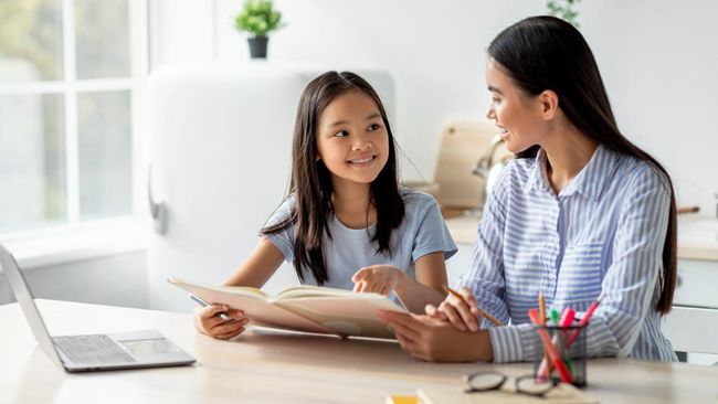 9 Kebiasaan Anak Dewasa yang Menandakan Pola Asuh Orang Tuanya Berhasil Menurut Psikolog