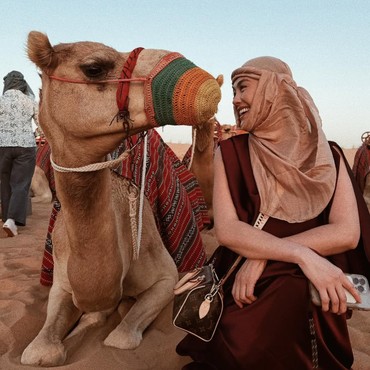 Tips Gaya Fashion Agnez Mo untuk Liburan ke Dubai: Nobody Judges!