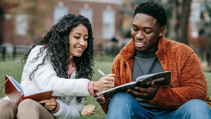 Manaaki New Zealand Scholarship adalah program beasiswa penuh yang didanai oleh pemerintah New Zealand atau Selandia Baru. Manaaki sendiri artinya adalah konsep Māori tentang manaakitanga, yang berarti menerima tamu, menghormati, dan merawat orang lain.