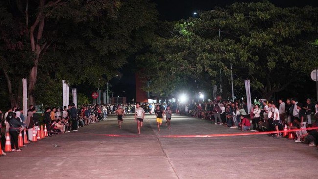 Beberapa waktu terakhir pada malam hari di Stadion Pakansari ada aksi balap lari pemuda. Forkopimda mencoba memfasilitasinya demi mencegah aksi balap lari liar.