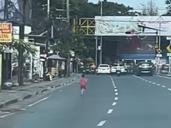 Viral Bocah Laki-laki Berlarian di Jalan Margorejo Surabaya