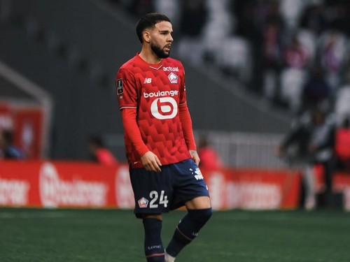 Calvin Verdonk bermain untuk LOSC Lille melawan Nantes di Liga Prancis.