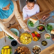 Sering Kalap saat Buka Puasa? Ini 4 Cara Cegah Food Waste di Bulan Ramadan