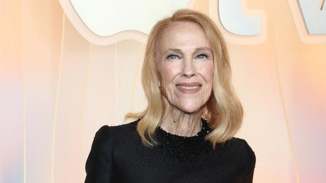 Catherine O'Hara mencetak sejarah dalam Actor (SAG) Awards 2026 yang digelar pada Minggu (1/3) setelah memenangkan kategori Female Actor in a Comedy Series.