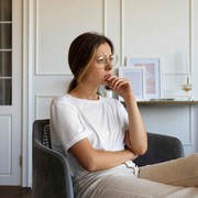 5 Ciri Kepribadian Orang yang Sering Overthinking dan Membayangkan Skenario Terburuk